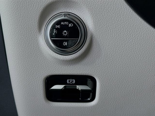 New 2026 Polar White Mercedes-Benz C 300 image 41