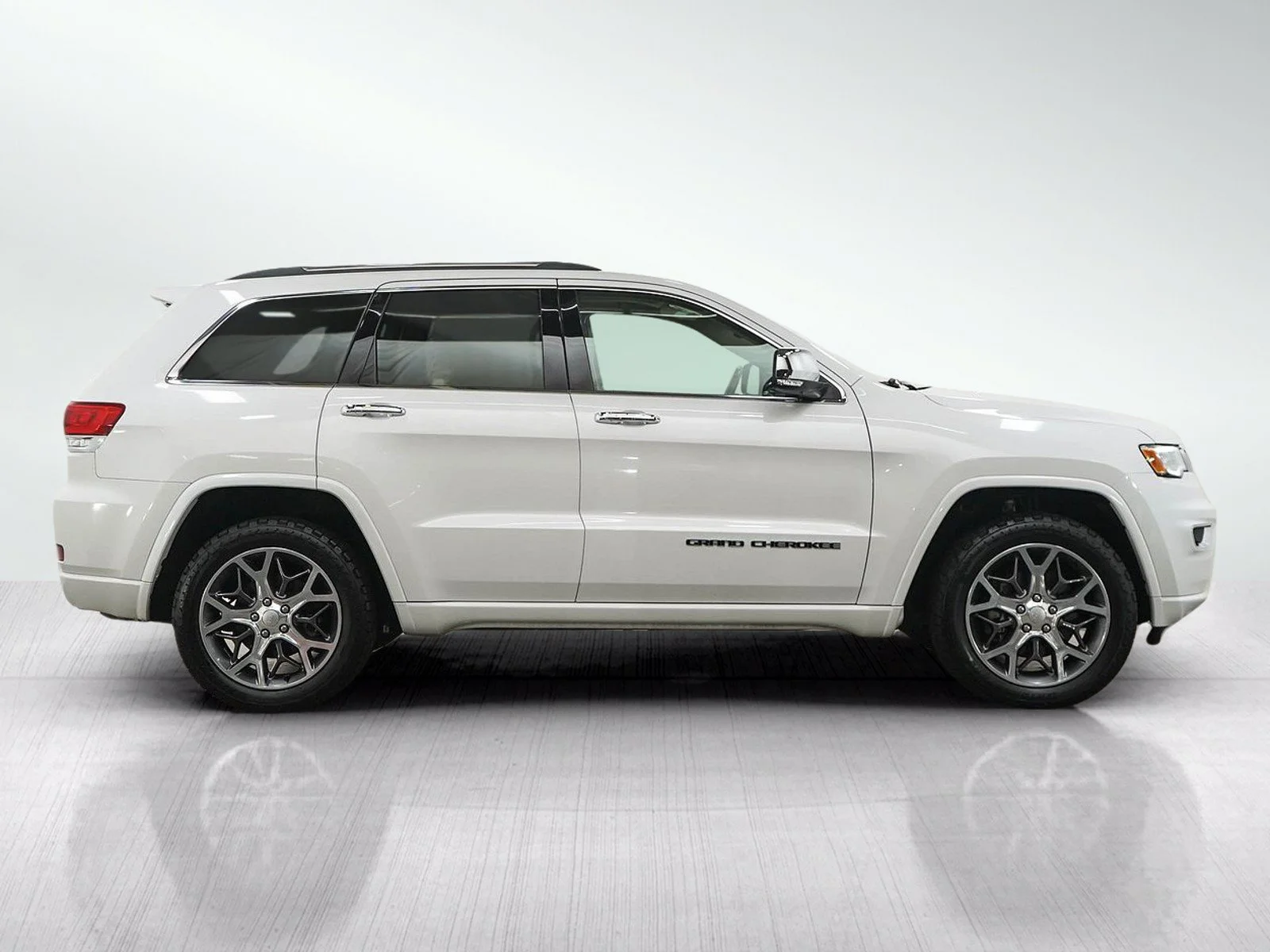Used 2021 Ivory 3-Coat Jeep Overland image 6
