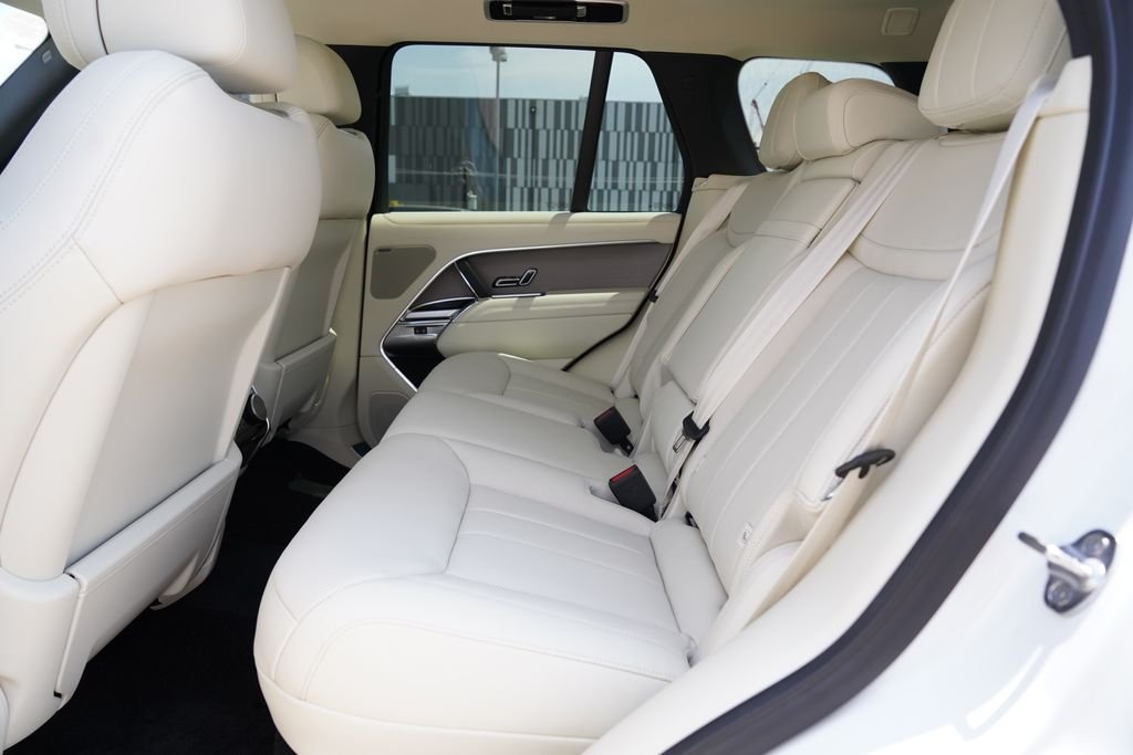 New 2026 Fuji White Land Rover SE image 20