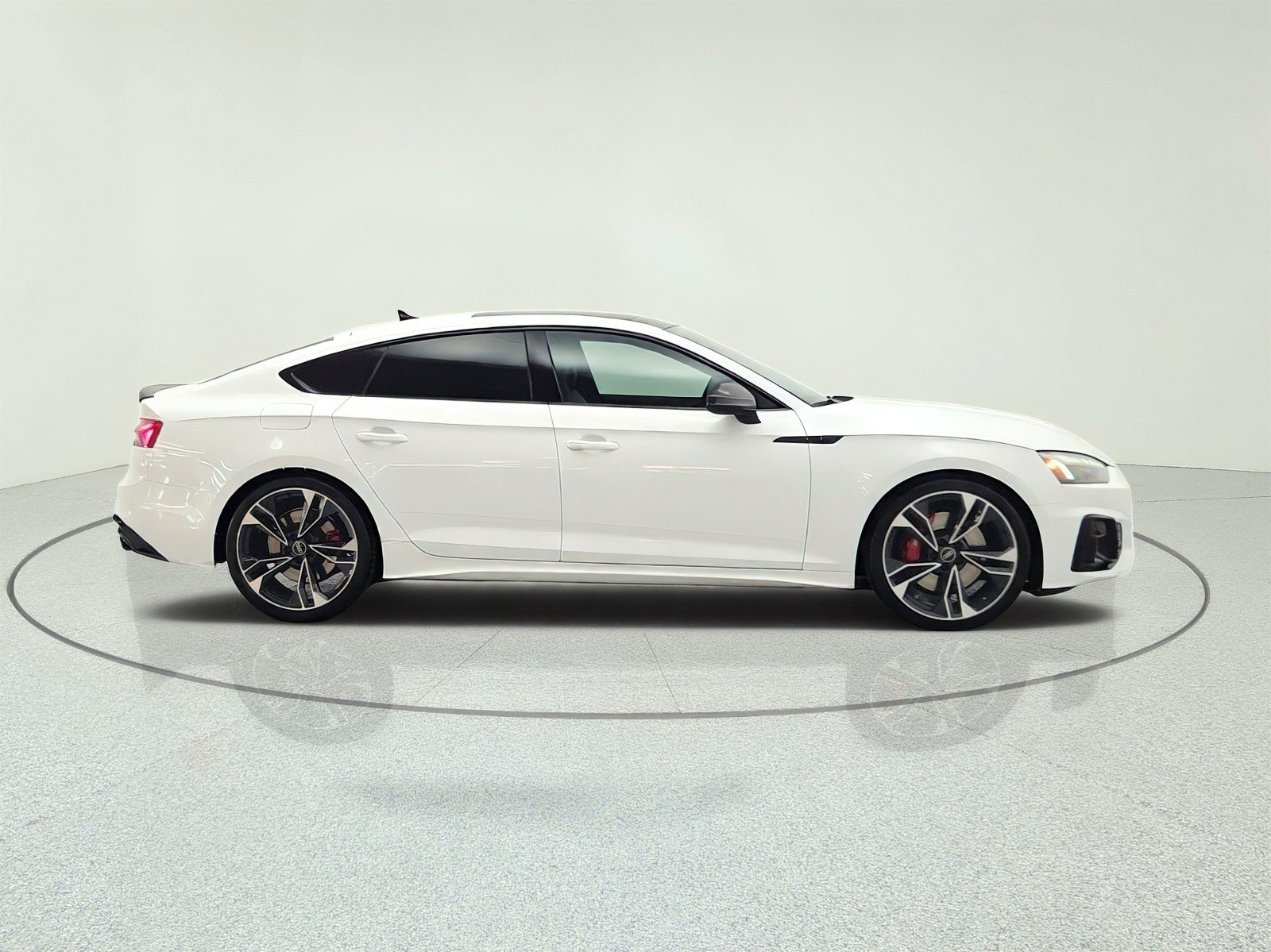 Used 2025  Audi Premium Plus image 4