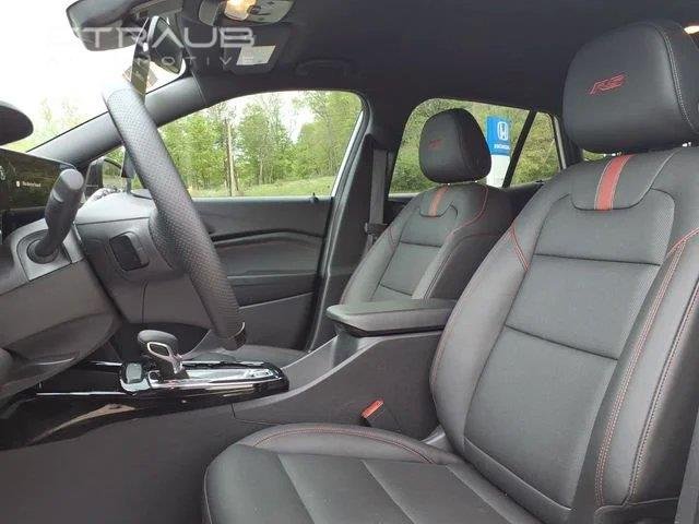 Used 2025 Summit White Chevrolet 2RS image 10