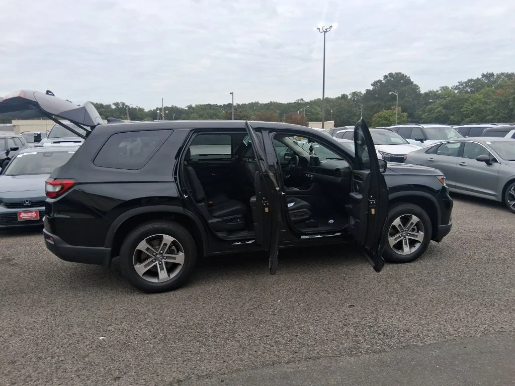 Used 2025  Honda  image 19