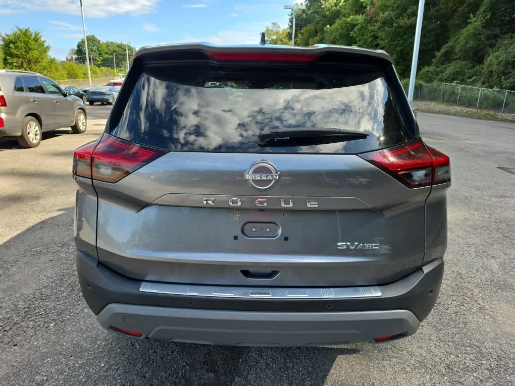 Certified Used 2023 Gun Metallic Nissan SV image 12