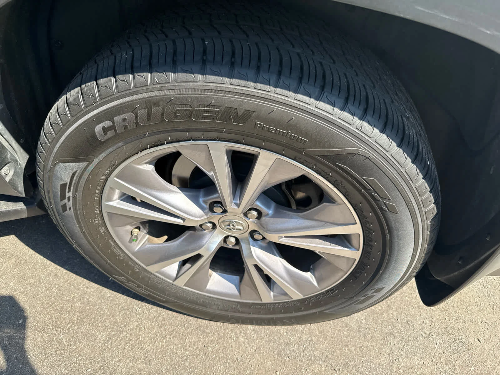 Used 2015 Alumina Jade Metallic Toyota XLE image 3