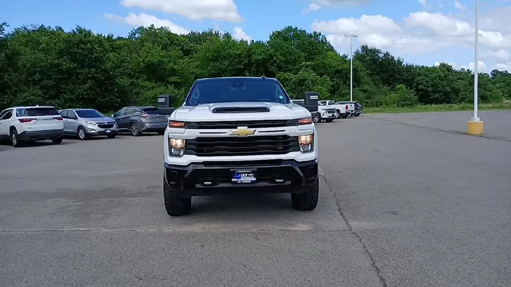 Used 2024 White Chevrolet Custom image 3