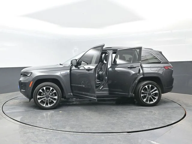 Certified Used 2022 Metallic Jeep Overland 4xe image 30