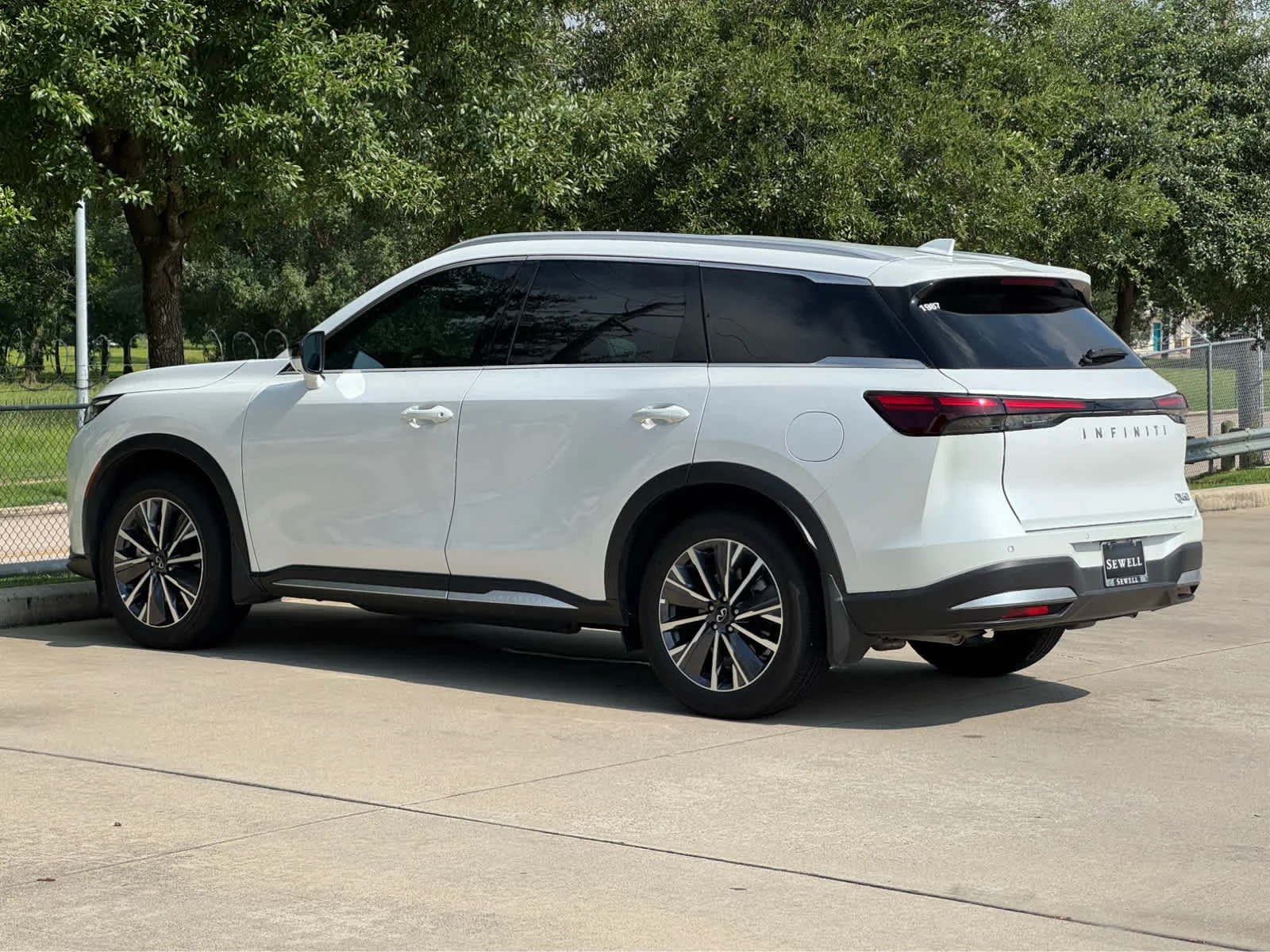 Certified Used 2026 Radiant White INFINITI LUXE image 8