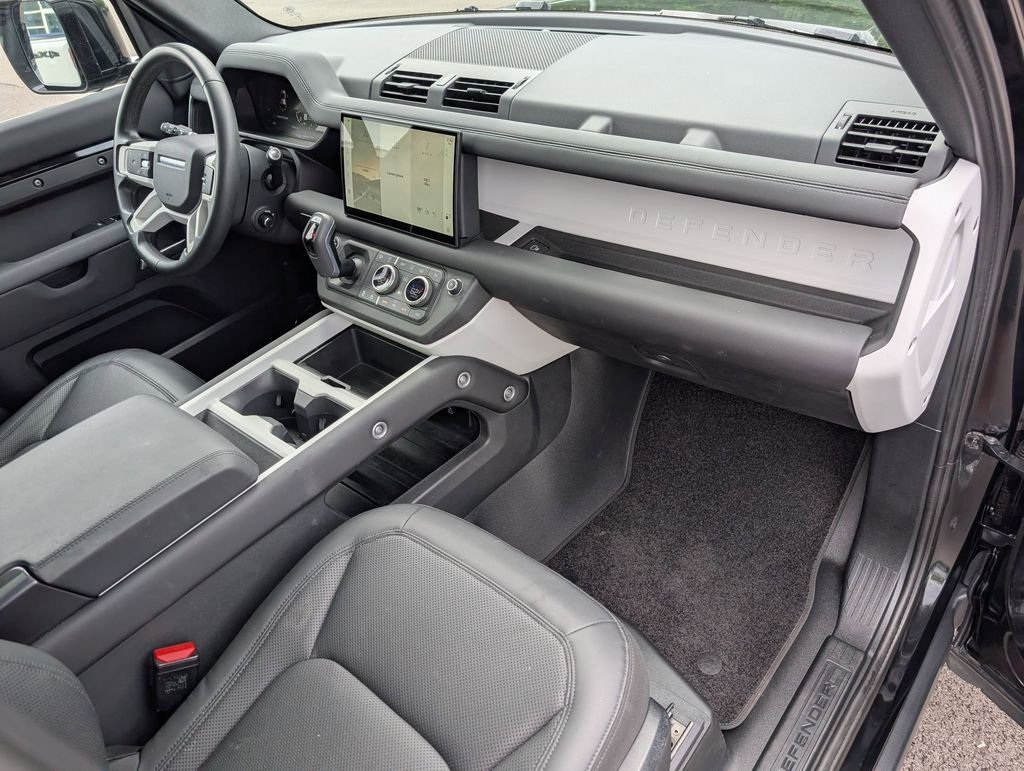 Used 2025 Black Land Rover S image 23