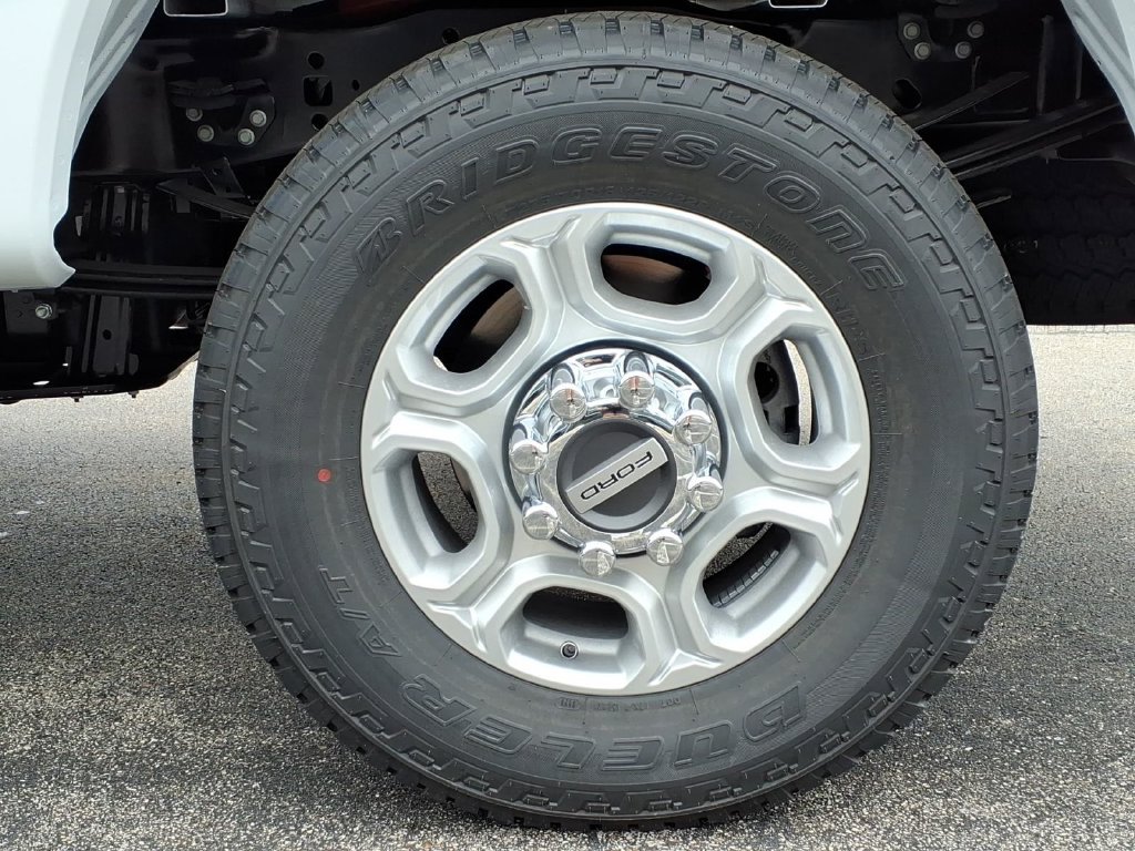 New 2027 Oxford White Ford F-250® XLT image 6