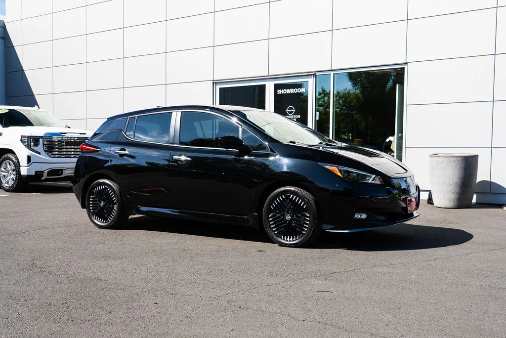 Used 2024 Black Nissan SV Plus image 28