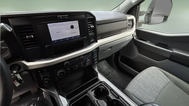 Used 2025 White Ford XLT image 24