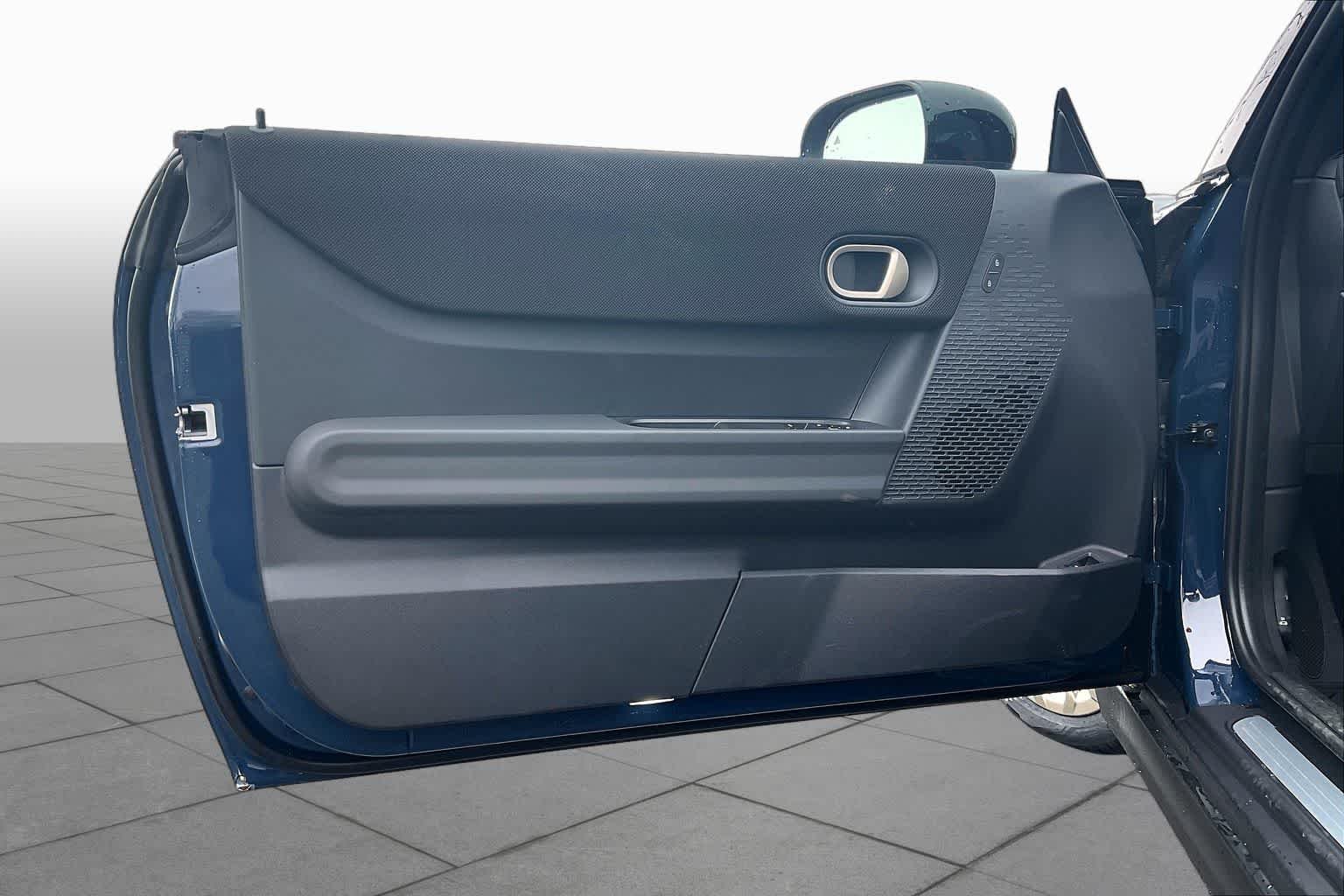 New 2026 Indigo Sunset Blue Metallic MINI Signature Plus image 10