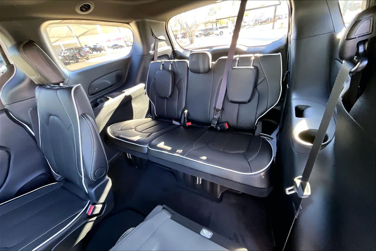 2026 Chrysler Pacifica Limited - Photo 21