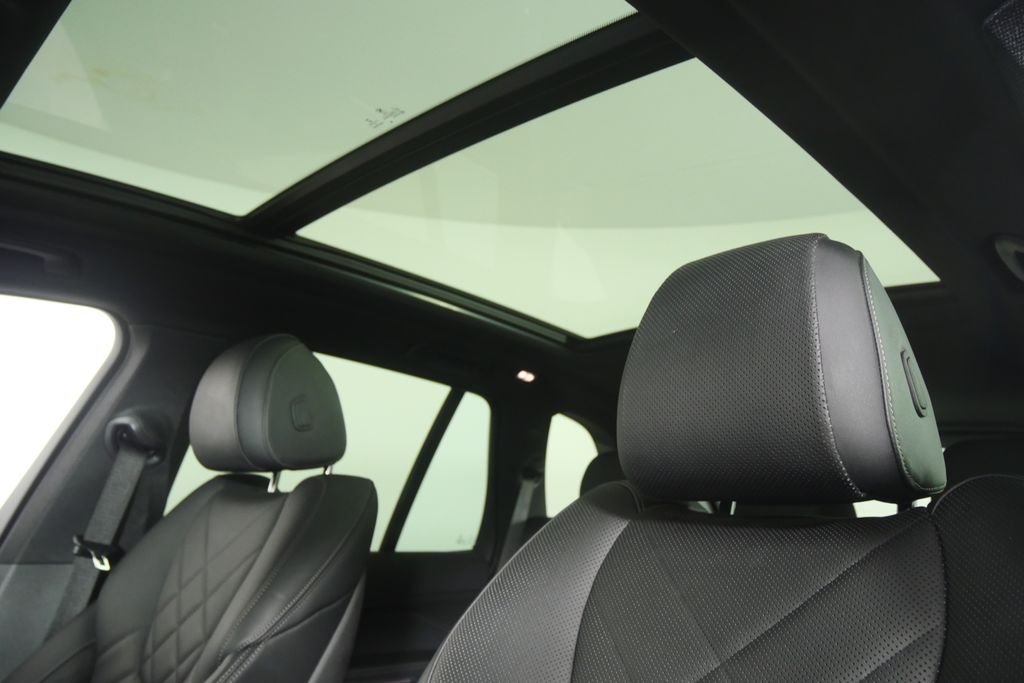 Used 2023 Black Sapphire Metallic BMW xDrive40i image 11