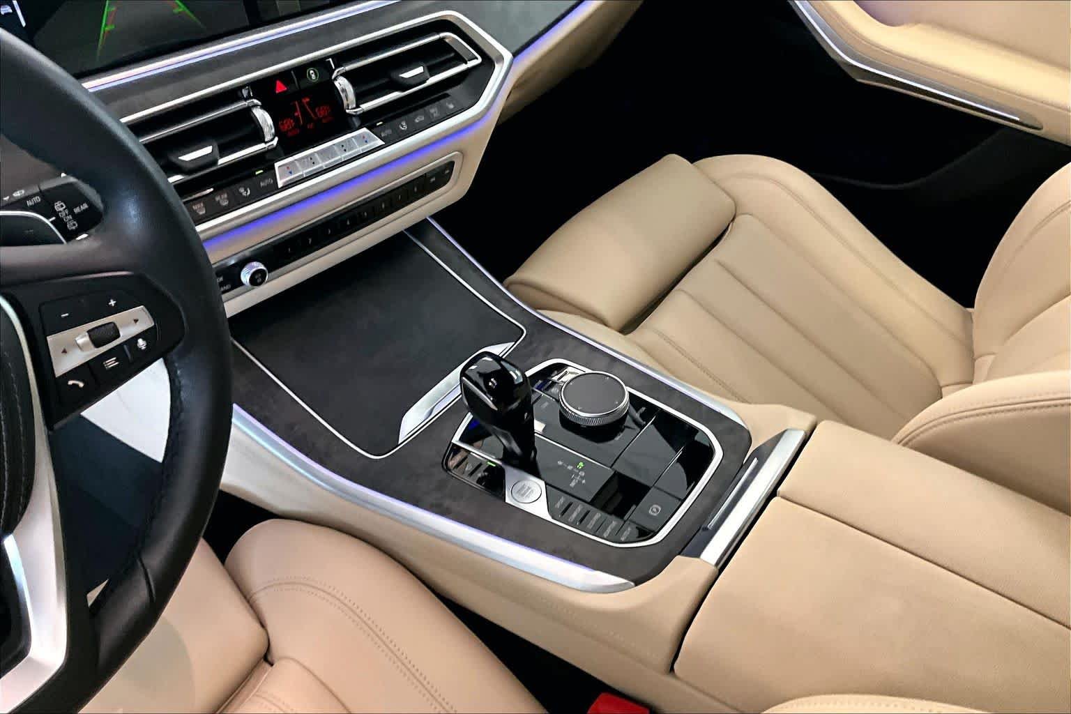 Used 2022 Mineral White Metallic BMW sDrive40i image 16