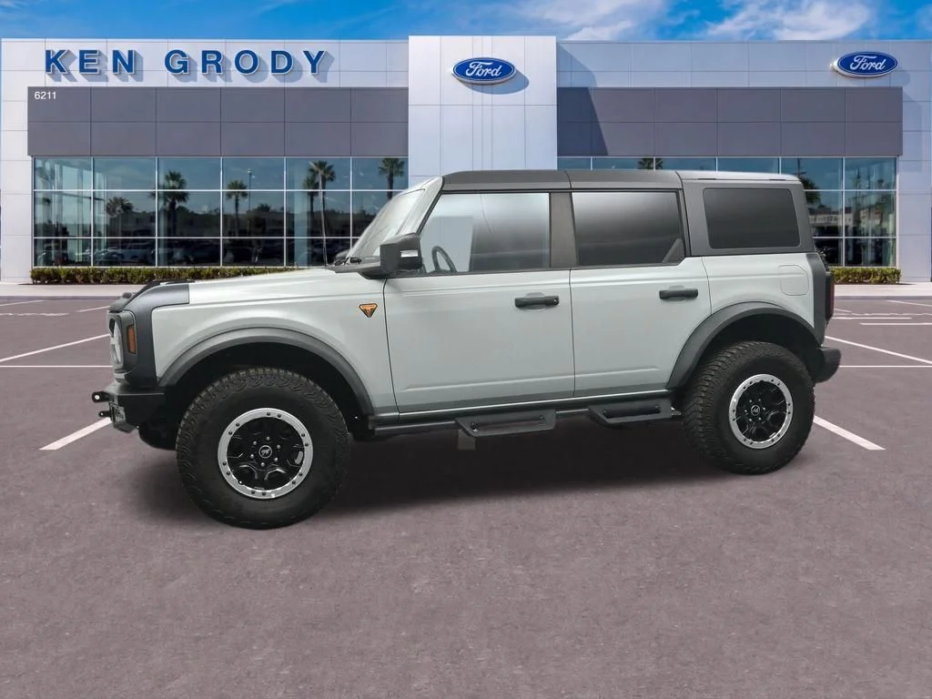 Used 2023 Gray Ford Badlands image 9
