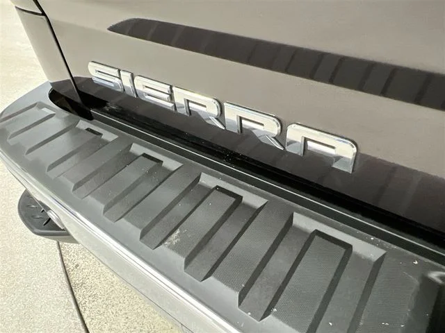 Used 2016 Silver GMC SLT image 37