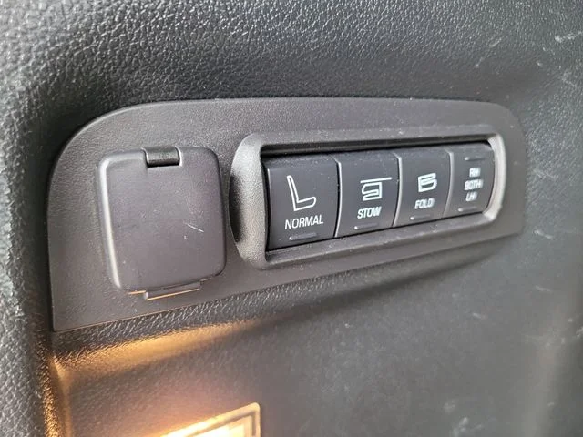 Used 2018 Silver Ford Limited image 12