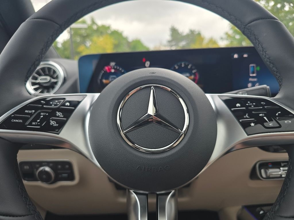 New 2026 Polar White Mercedes-Benz GLA 250 image 33