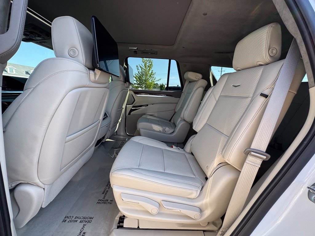 New 2026 Vibrant White Tricoat Cadillac Platinum Luxury image 35