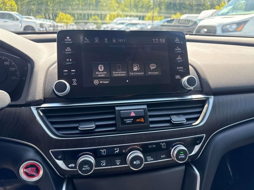 Used 2018 White Honda EX-L image 19