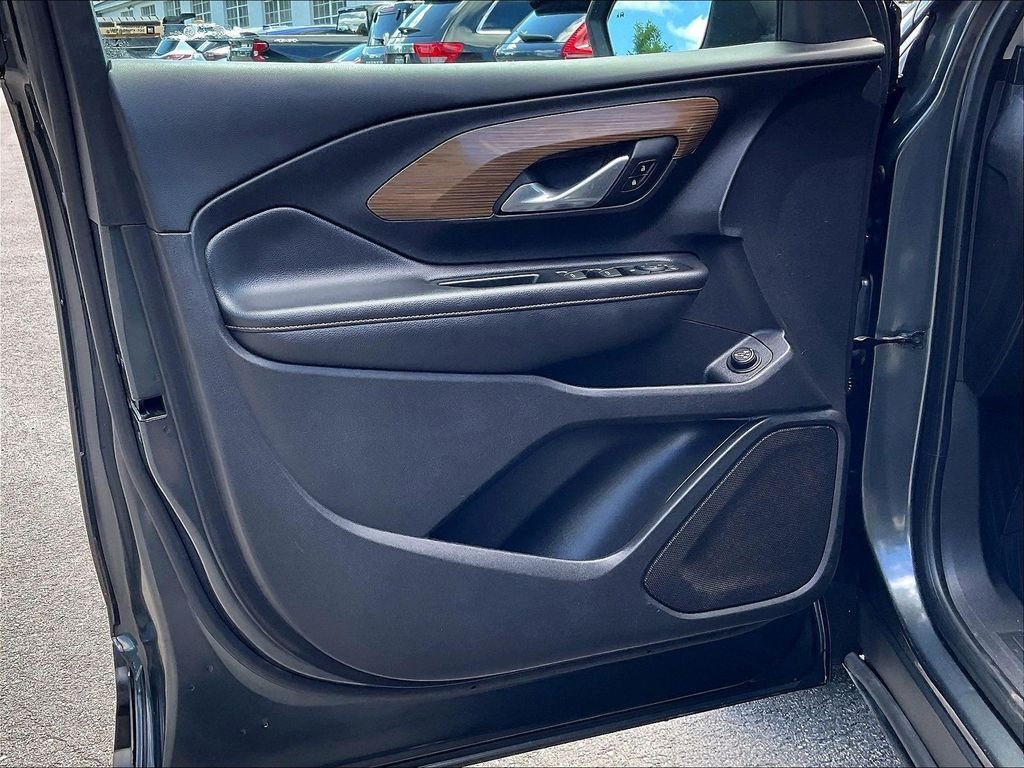 Used 2018 Gray GMC SLE image 9