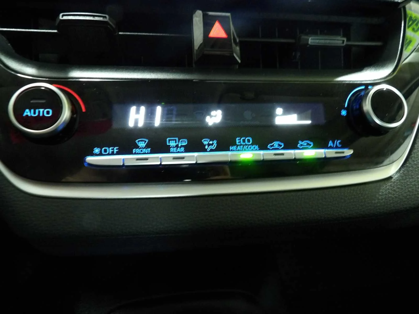2021 Toyota Corolla LE - Photo 17
