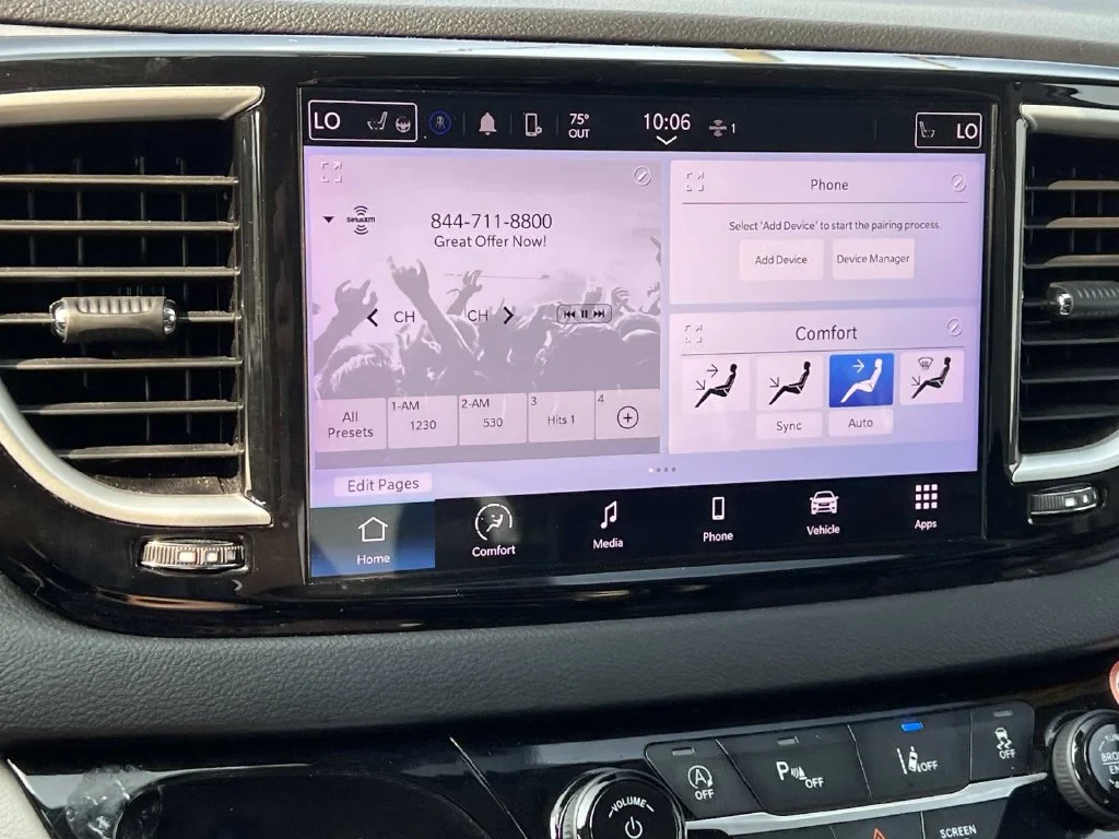 Used 2023 White Chrysler Touring L image 18