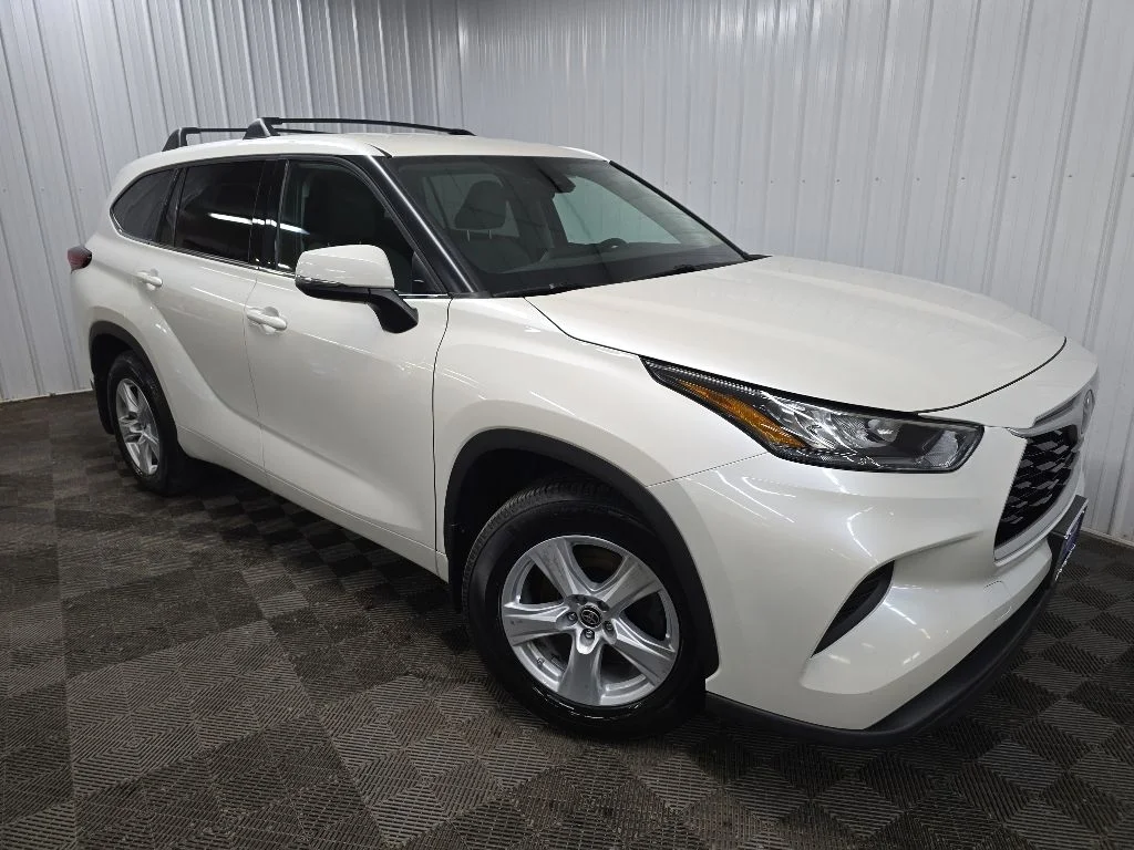 Used 2020 White Toyota L image 7