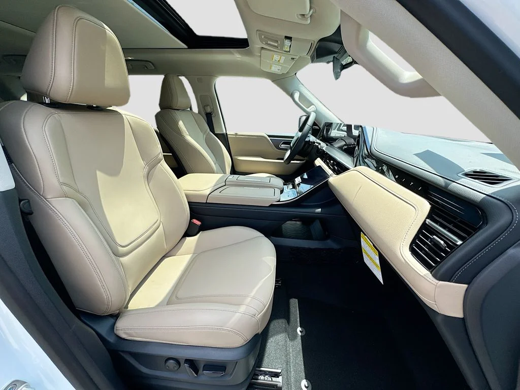 New 2026 RADIANT WHITE INFINITI Pure 2WD image 31