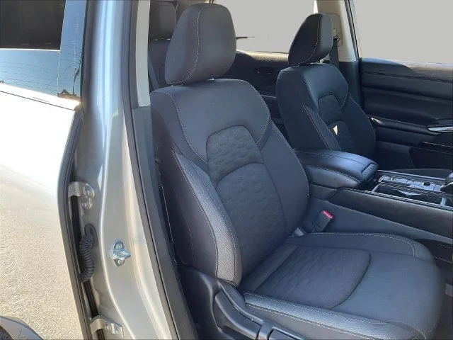 Used 2025 Silver Nissan S image 30