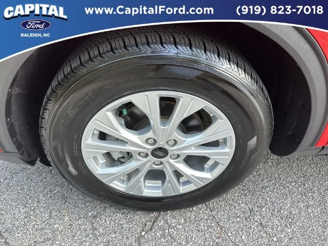 Used 2024 Red Ford Active image 13