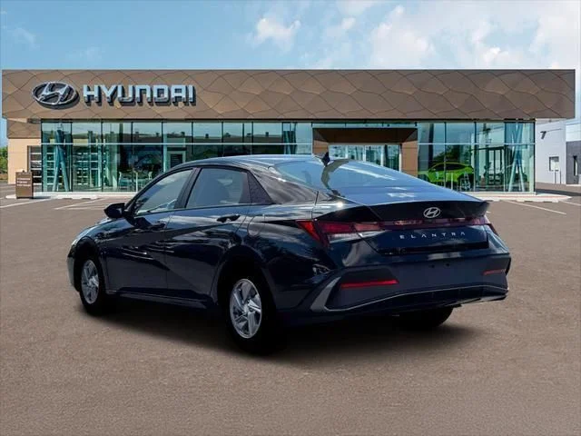 New 2026 Abyss Black Hyundai SE image 5