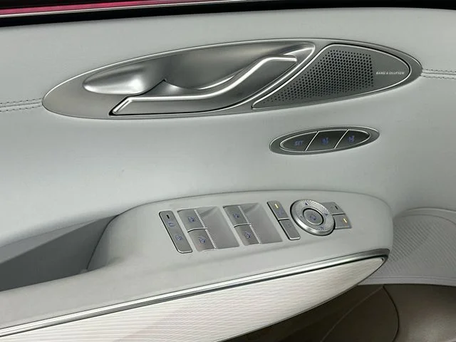 New 2026 White Genesis 2.5T Advanced image 11