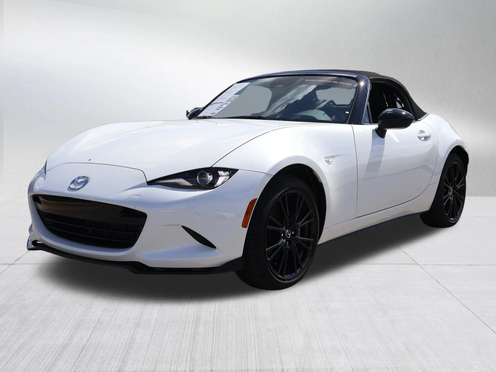 Certified Used 2025 Snowflake White Pearl Mica Mazda Club image 3