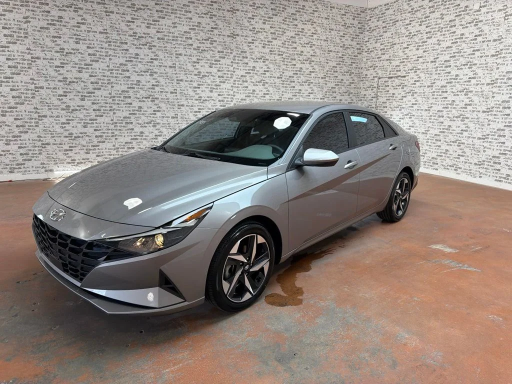 Used 2023 Fluid Metal Hyundai SEL image 3