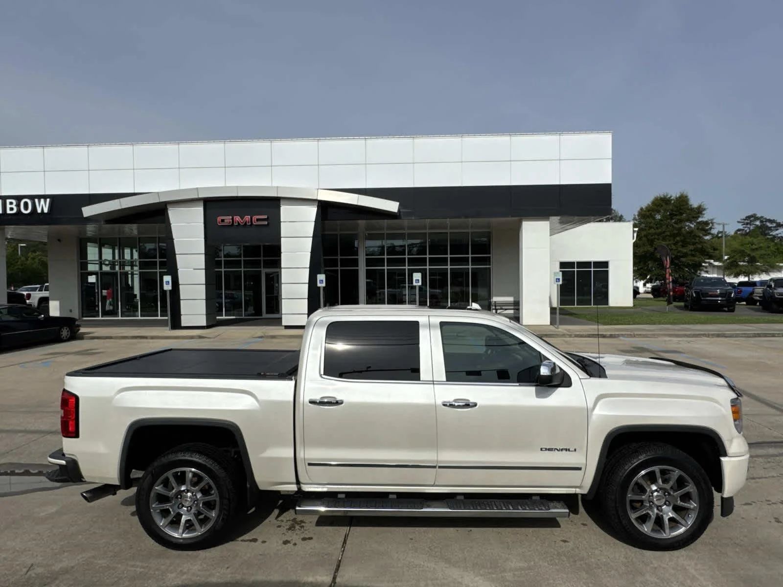 2015 GMC Sierra 4WD Crew Cab Short Box's photo