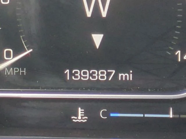 Used 2022 White GMC Elevation image 23