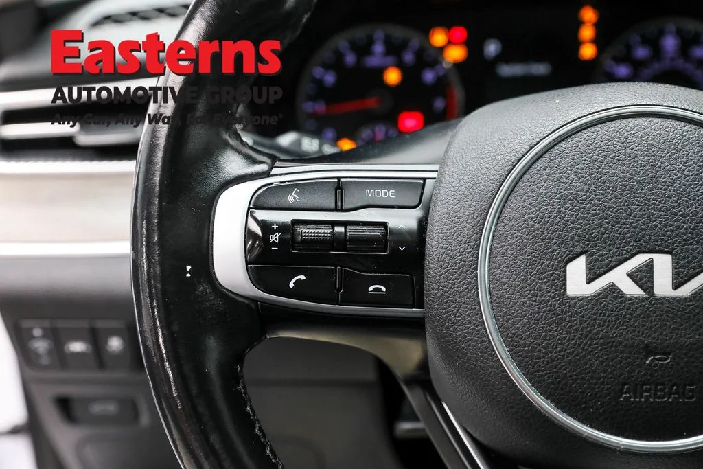 Used 2022 White Kia EX image 14