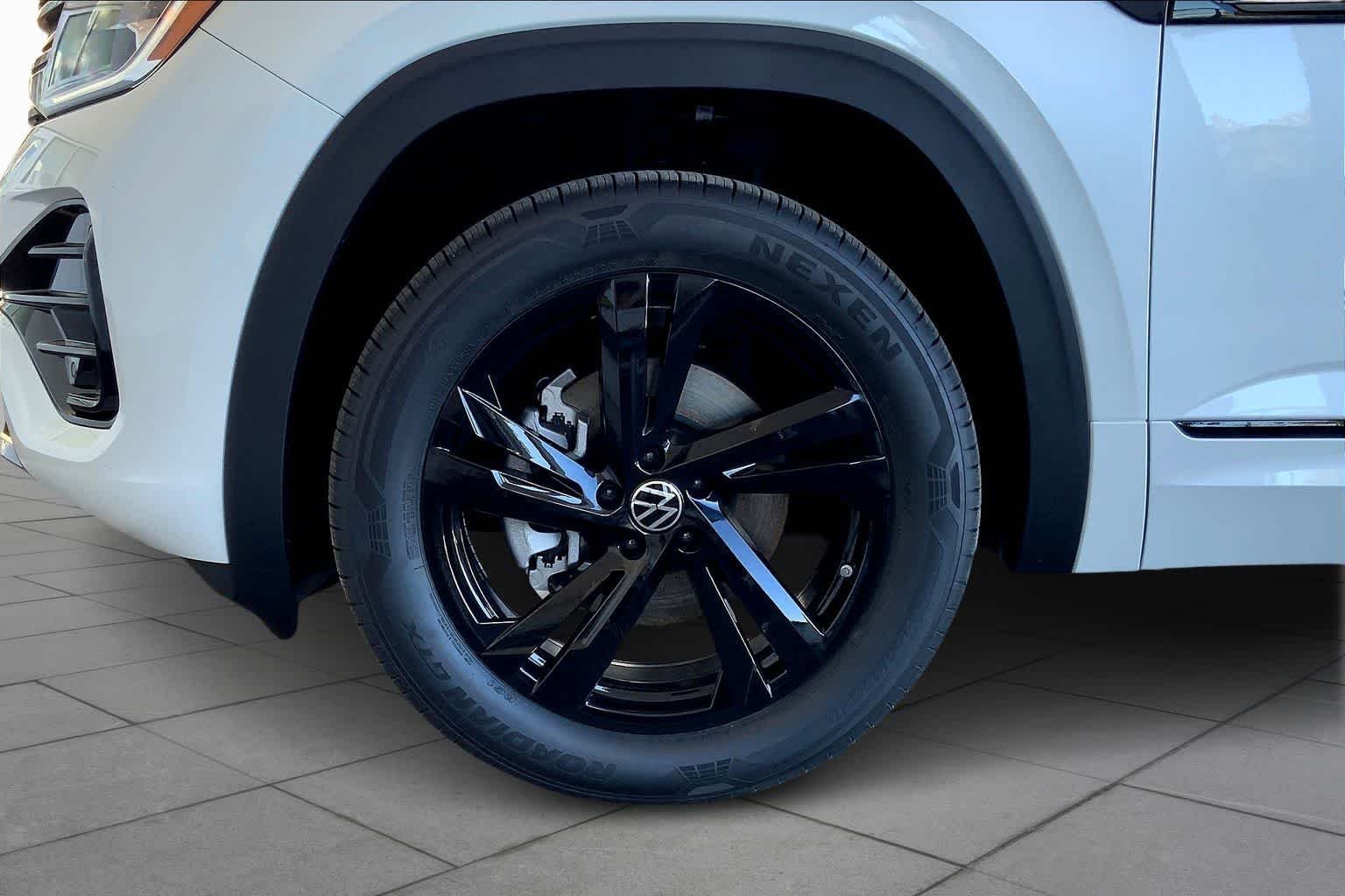 2026 Volkswagen Atlas Cross Sport SEL R-LINE - Photo 11