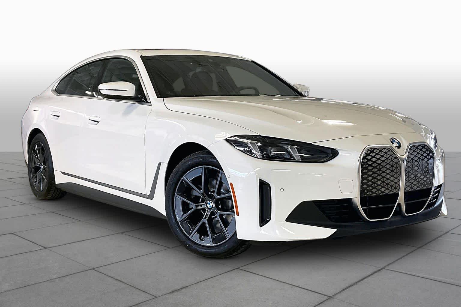 New 2026 Alpine White BMW eDrive40 image 2