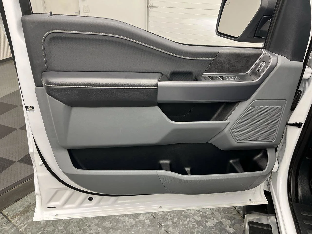 Used 2025 White Ford XLT image 7