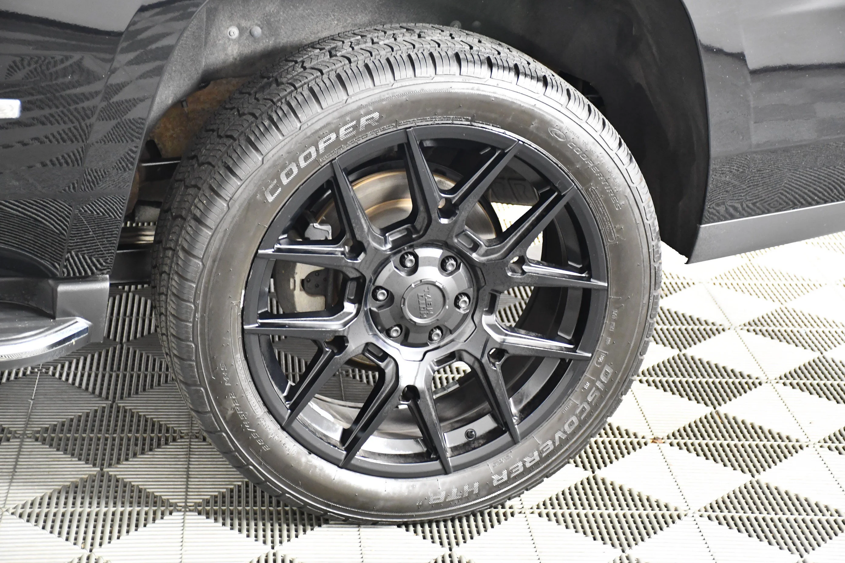Used 2018 Onyx Black GMC Denali image 55