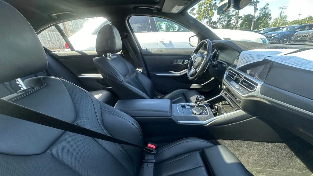 Used 2022 Black Sapphire Metallic BMW 330i image 5