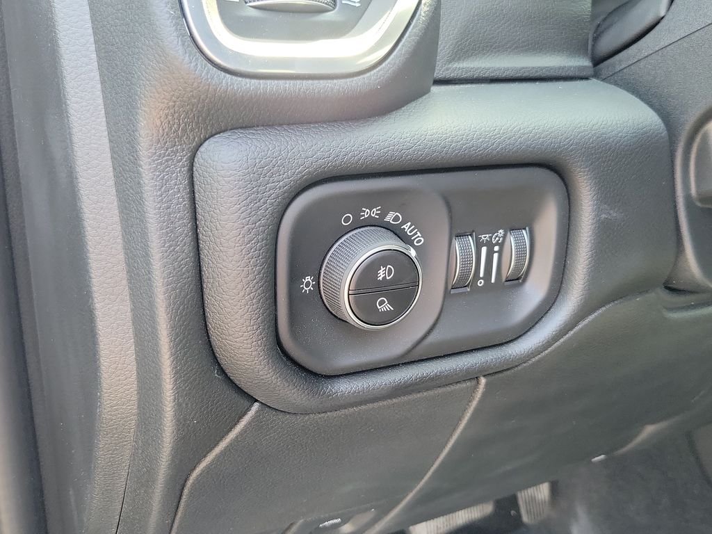 New 2026 Ceramic Gray Clear-Coat Exterior Paint RAM Laramie image 18