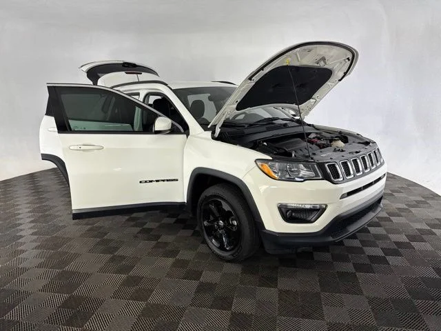 Used 2020 White Jeep Latitude image 12
