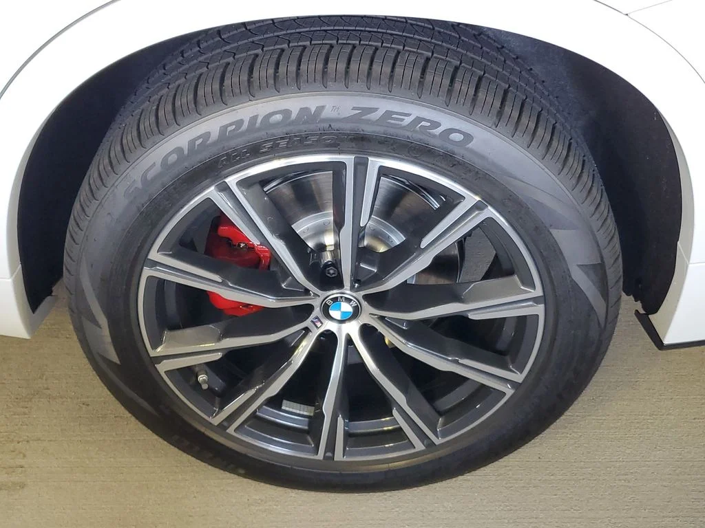New 2026 White BMW sDrive40i image 5