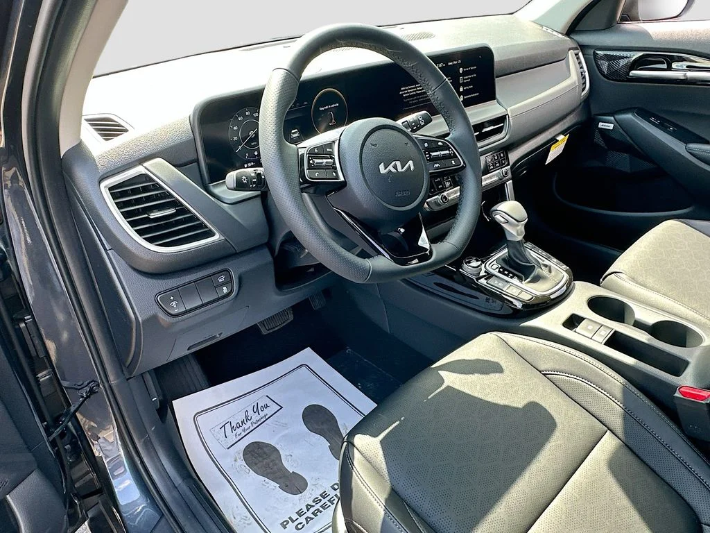 New 2026 Gravity Gray Kia SX image 9