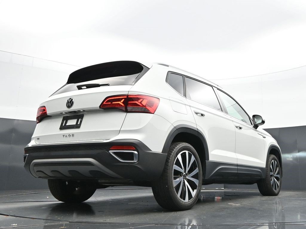 Used 2023 Pure White Volkswagen SE image 24