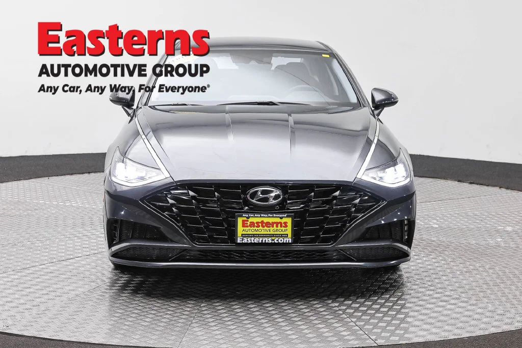 Used 2023 Gray Hyundai SEL image 2